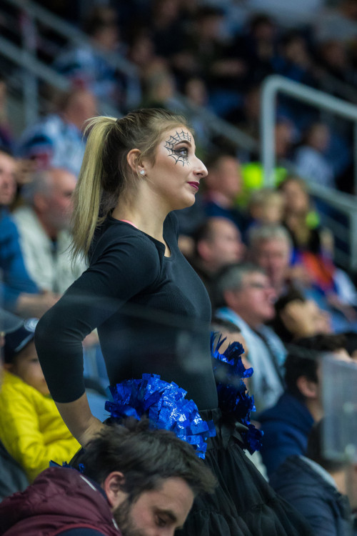 Tygři porazili Vítkovice v hallooweenském utkání 3:2