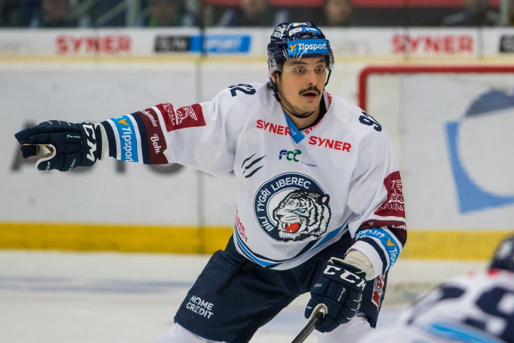 Tygři porazili Vítkovice v hallooweenském utkání 3:2