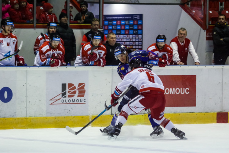 FOTOGALERIE: Devátá prohra z deseti zápasů. Olomouc doma padla s předposledním Zlínem