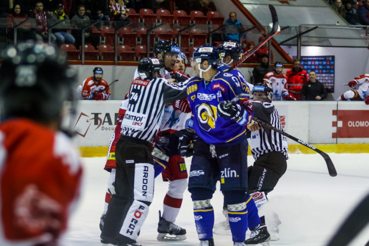 FOTOGALERIE: Devátá prohra z deseti zápasů. Olomouc doma padla s předposledním Zlínem