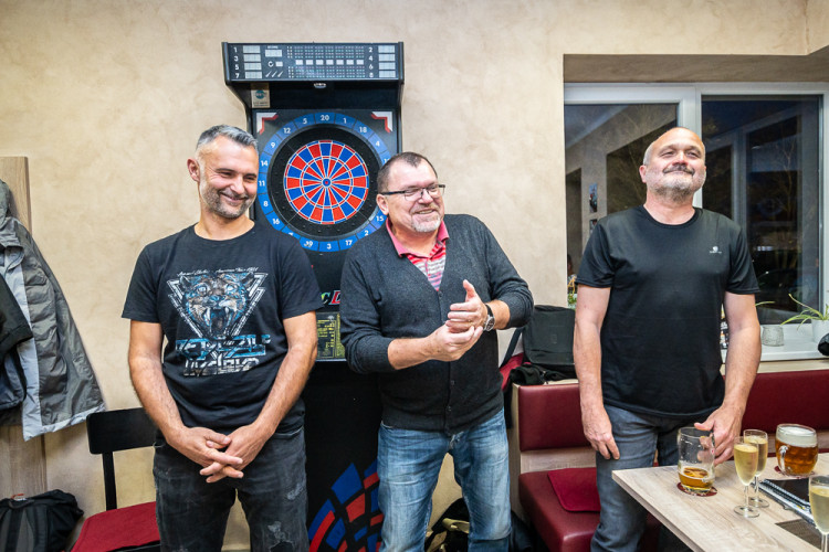 V Plané pokřtili charitativní kalendář hasiček a fotbalistů