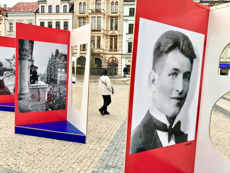 Výstava k třiceti letům od revoluce