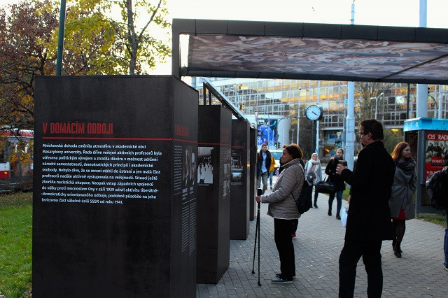 Výstava na Žerotínově náměstí vypráví příběh o nejtemnějším období Masarykovy univerzity
