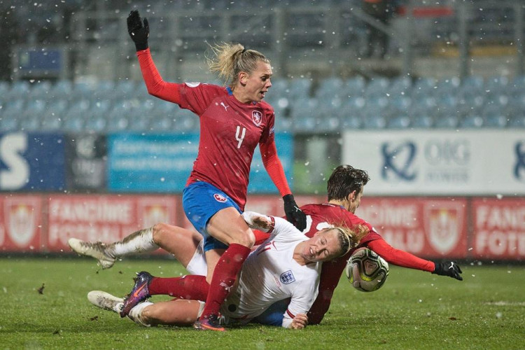 Fotbalistky podlehly v přípravě Angličankám.: České reprezentantky podlehly Angličankám