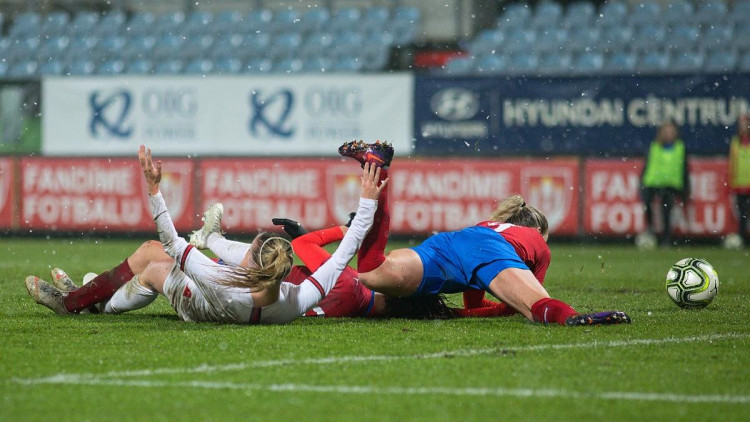 Fotbalistky podlehly v přípravě Angličankám.: České reprezentantky podlehly Angličankám
