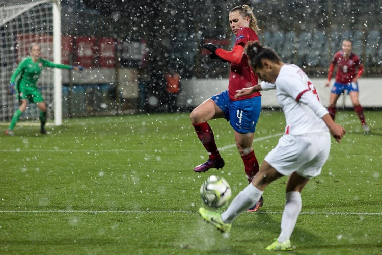 Fotbalistky podlehly v přípravě Angličankám.: České reprezentantky podlehly Angličankám