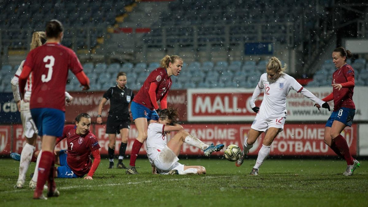 Fotbalistky podlehly v přípravě Angličankám.: České reprezentantky podlehly Angličankám