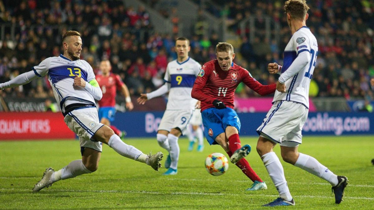 Česká reprezentace porazila Kosovo.