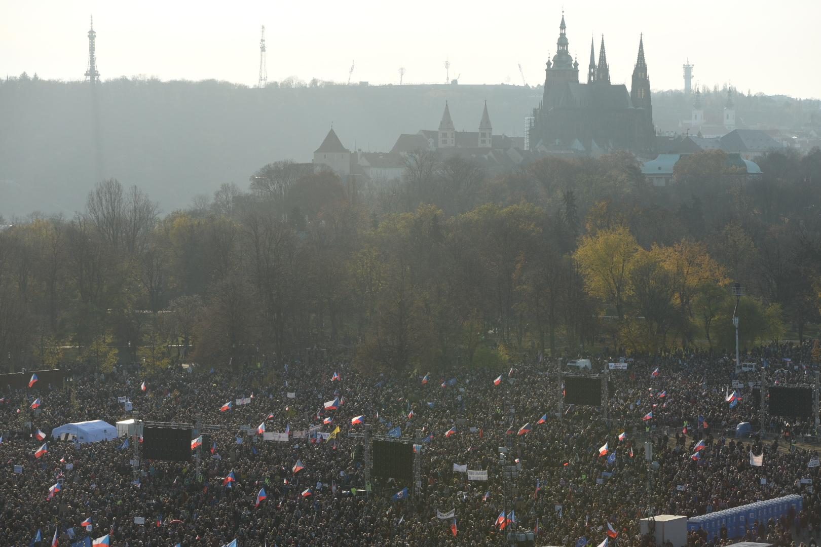 Demonstrace na Letné