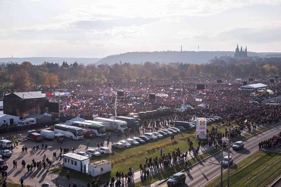 Demonstrace na Letné
