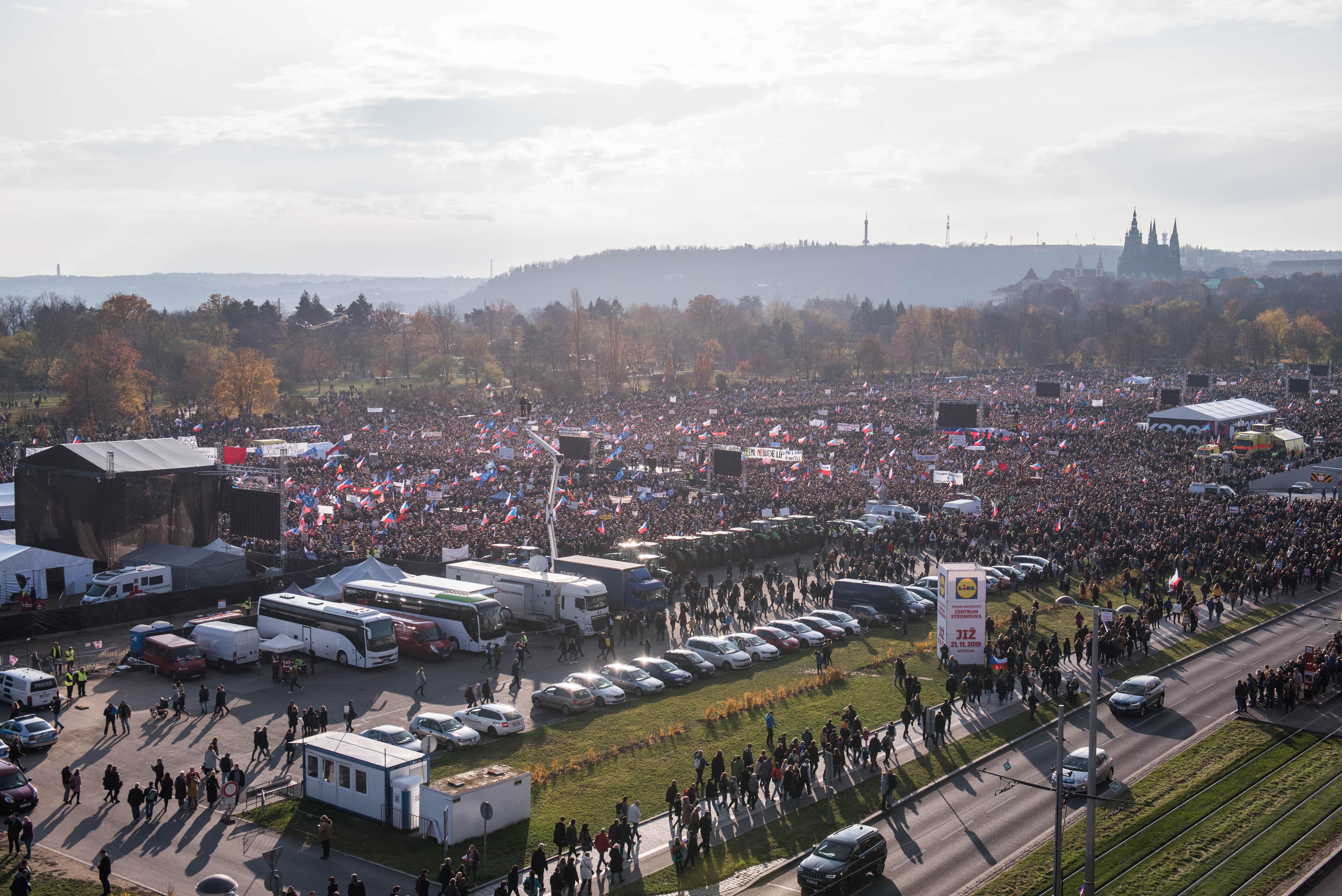 Demonstrace na Letné