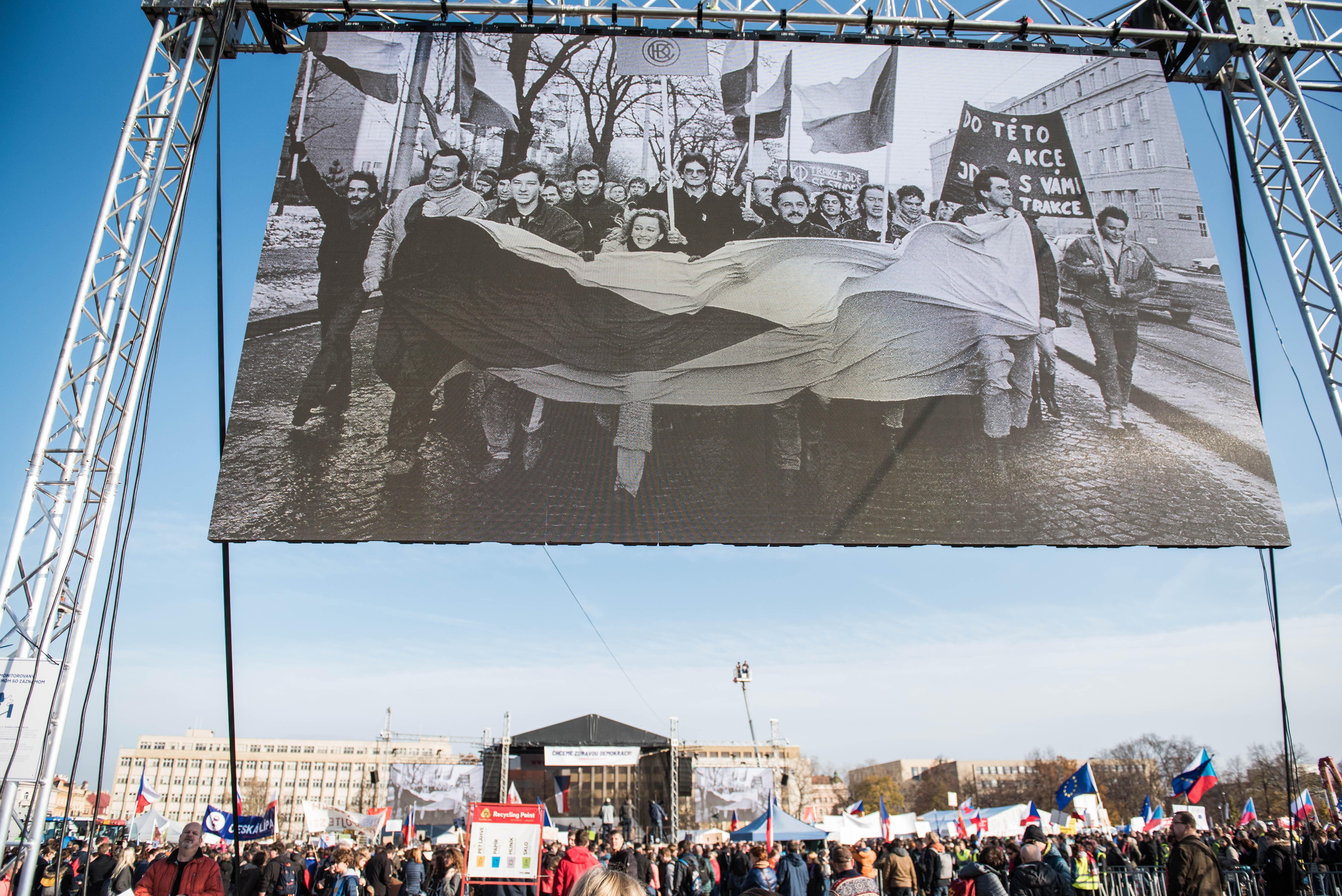 Demonstrace na Letné