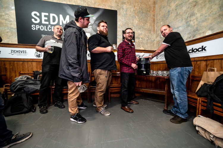 Představení sedmi spolčených