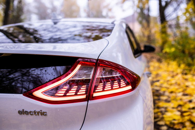 Elektromobil Ioniq poutá pozornost nejen vzhledem