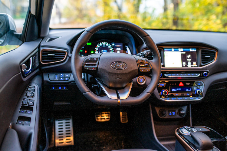 Elektromobil Ioniq poutá pozornost nejen vzhledem