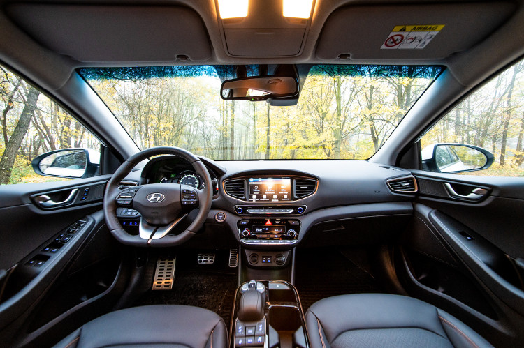 Elektromobil Ioniq poutá pozornost nejen vzhledem