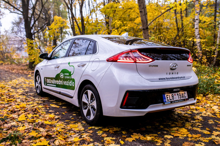 Elektromobil Ioniq poutá pozornost nejen vzhledem
