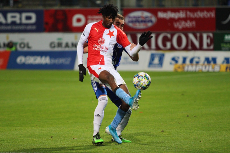 FOTOGALERIE: Sigma remizovala doma se Slavií 0:0, ta ztratila body poprvé po osmi zápasech