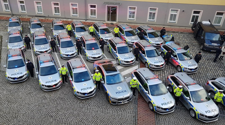 Dvacet nových aut pro policii