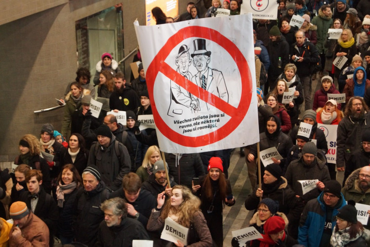 Demonstrace proti Babišovi se účastnilo 50 tisíc lidí. Za týden se akce bude opakovat