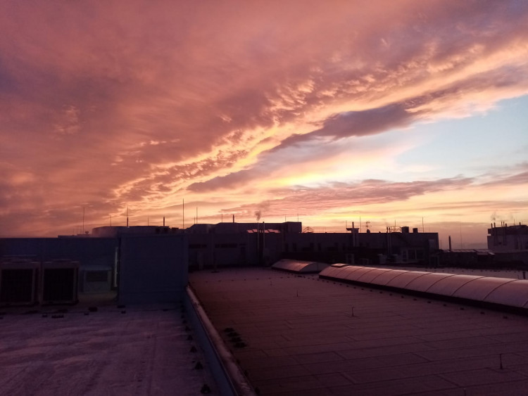FOTOGALERIE: Slunce a mraky dnes kouzlily na ranní obloze. Tady jsou vaše nejlepší úlovky