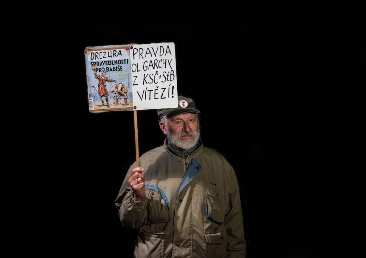 Proti Babišovi protestovaly v Budějcích stovky lidí. Připojili se i politici