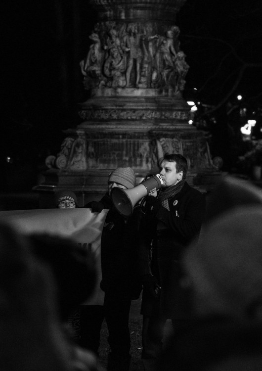 Proti Babišovi protestovaly v Budějcích stovky lidí. Připojili se i politici