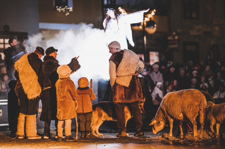 Příběh zrození Ježíše Krista vidělo zaplněné Piaristické náměstí