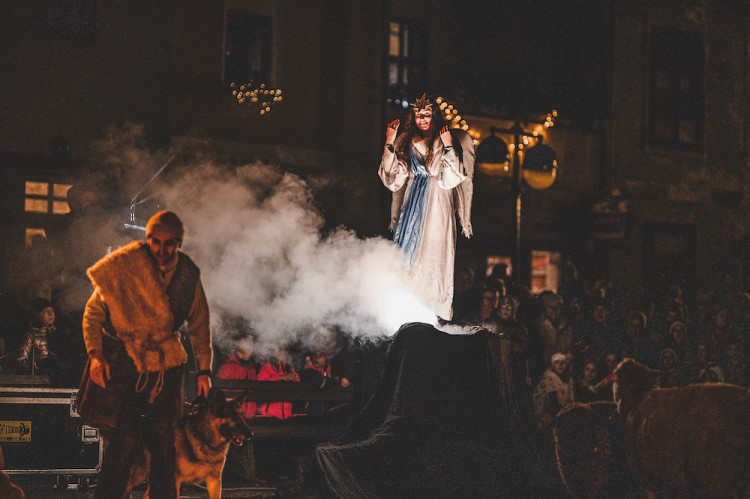 Příběh zrození Ježíše Krista vidělo zaplněné Piaristické náměstí