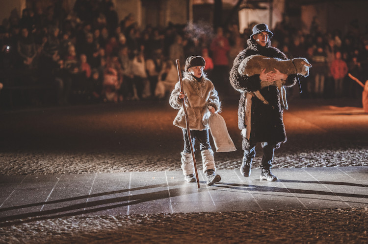 Příběh zrození Ježíše Krista vidělo zaplněné Piaristické náměstí