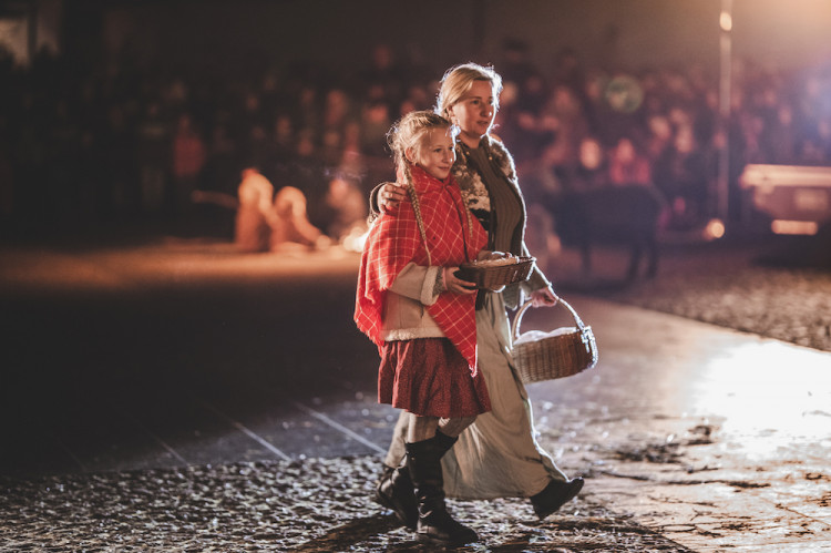 Příběh zrození Ježíše Krista vidělo zaplněné Piaristické náměstí