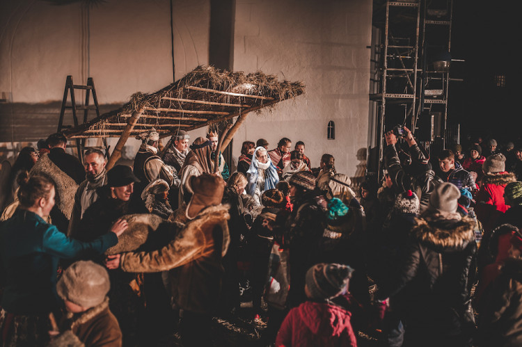 Příběh zrození Ježíše Krista vidělo zaplněné Piaristické náměstí