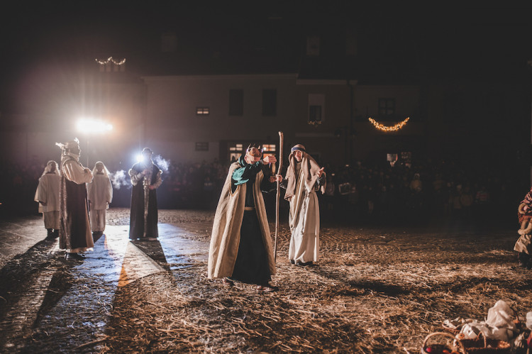 Příběh zrození Ježíše Krista vidělo zaplněné Piaristické náměstí