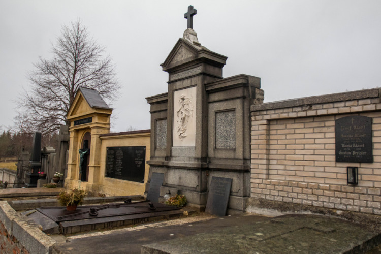 Hejnický hřbitov nabízí hroby k adopci a zájem je nemalý