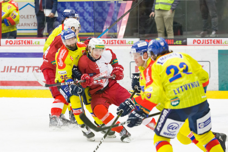 Motor proti Slavii uhrál jenom bod, s Pražany prohrál po prodloužení