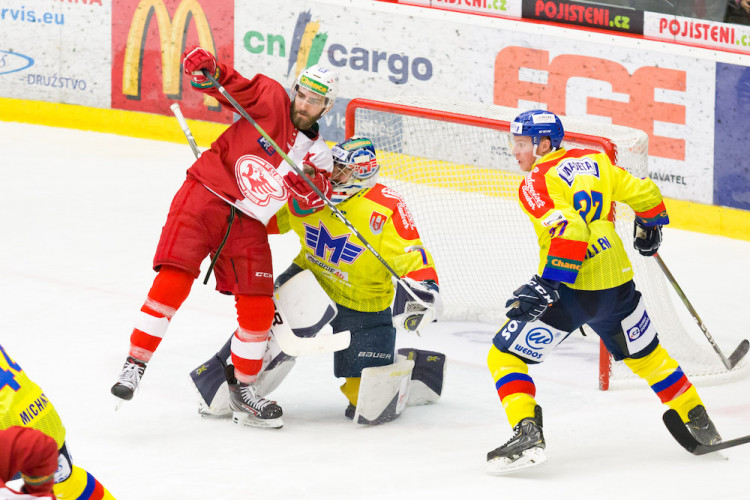 Motor proti Slavii uhrál jenom bod, s Pražany prohrál po prodloužení