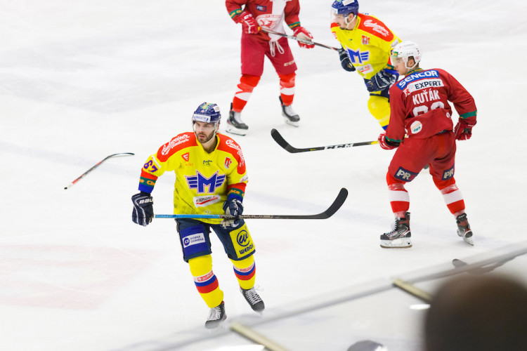 Motor proti Slavii uhrál jenom bod, s Pražany prohrál po prodloužení