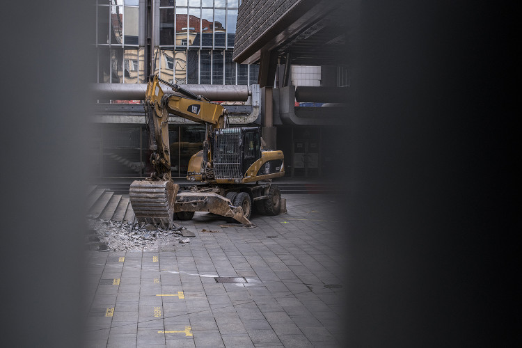 Demolice Transgasu jde do finále.