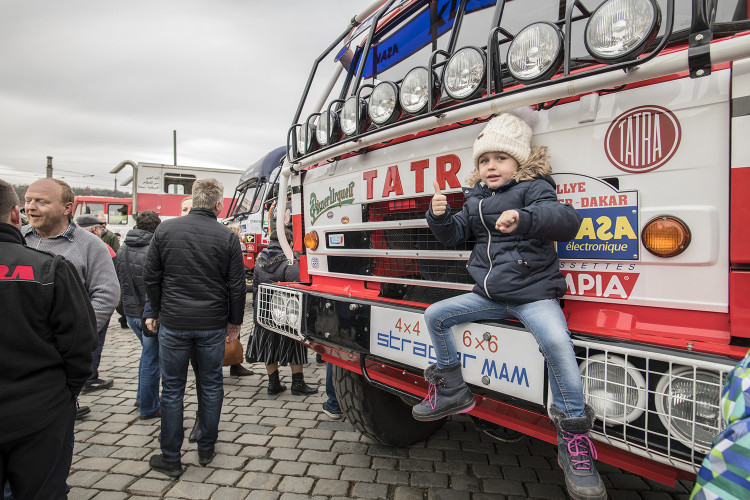 FOTOGALERIE: Od Rudolfina dnes odpoledne vyrazila Expedice Tatra kolem světa 2