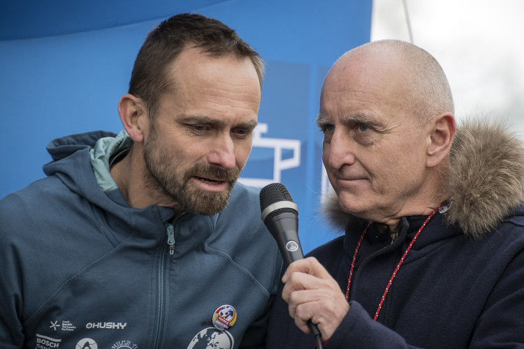 FOTOGALERIE: Od Rudolfina dnes odpoledne vyrazila Expedice Tatra kolem světa 2