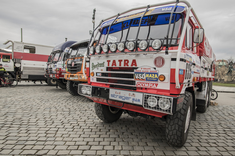 FOTOGALERIE: Od Rudolfina dnes odpoledne vyrazila Expedice Tatra kolem světa 2