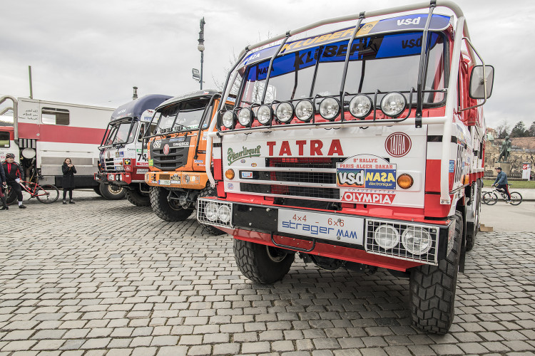 FOTOGALERIE: Od Rudolfina dnes odpoledne vyrazila Expedice Tatra kolem světa 2