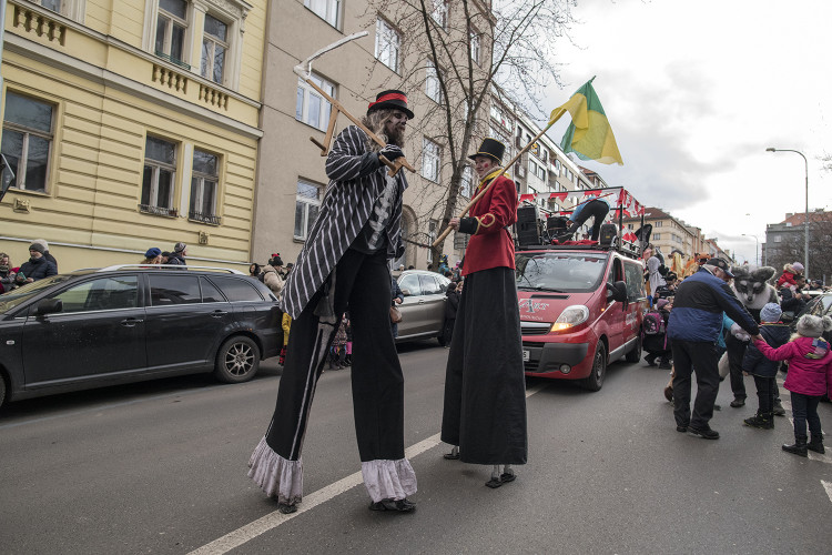 FOTOGALERIE: V Praze vrcholí Žižkovský masopust. Podívejte se na fotky z průvodu