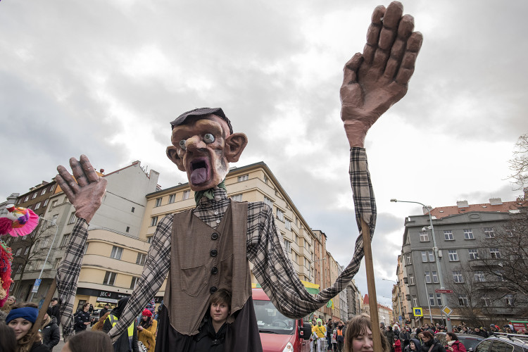 FOTOGALERIE: V Praze vrcholí Žižkovský masopust. Podívejte se na fotky z průvodu