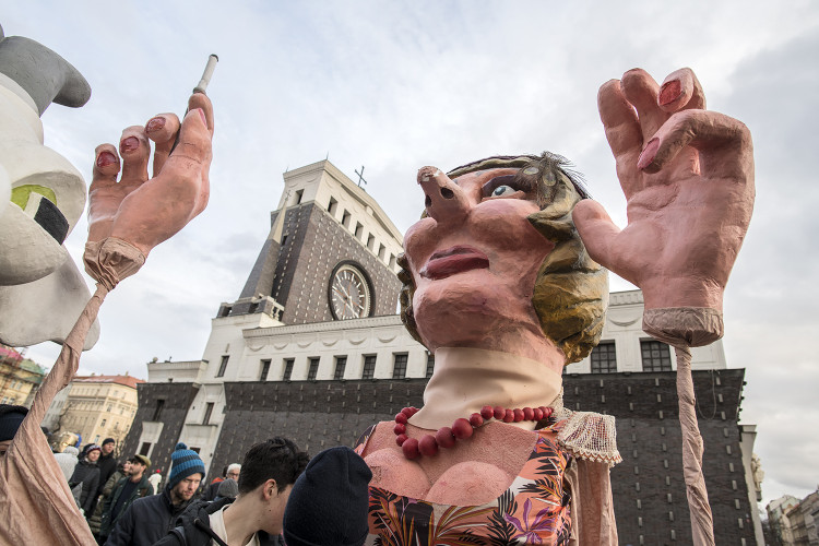 FOTOGALERIE: V Praze vrcholí Žižkovský masopust. Podívejte se na fotky z průvodu