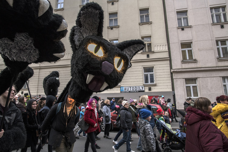 FOTOGALERIE: V Praze vrcholí Žižkovský masopust. Podívejte se na fotky z průvodu