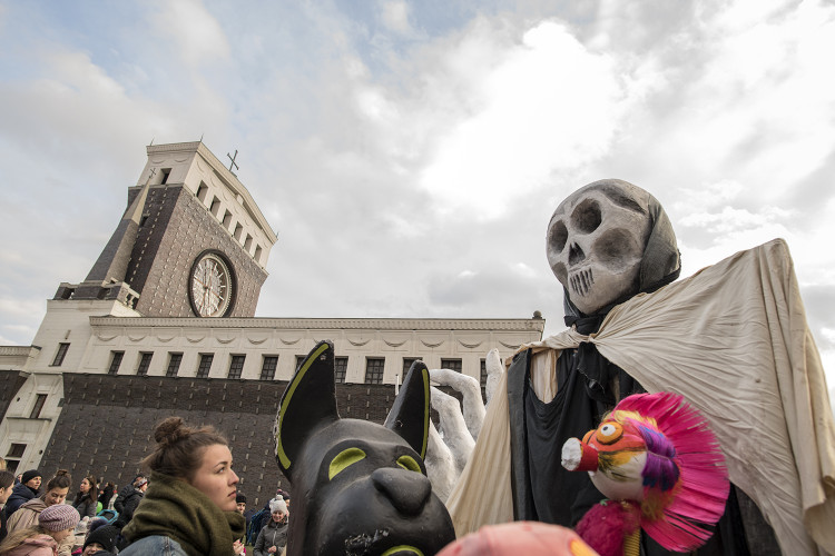 FOTOGALERIE: V Praze vrcholí Žižkovský masopust. Podívejte se na fotky z průvodu