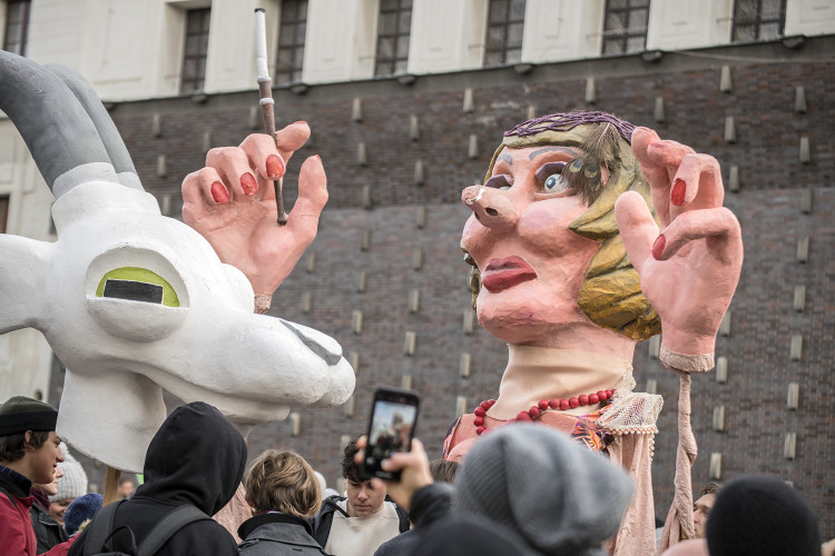 FOTOGALERIE: V Praze vrcholí Žižkovský masopust. Podívejte se na fotky z průvodu