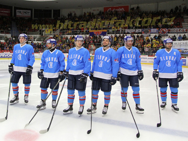 Vzpomínkový retro duel ovládli hokejisté Motoru