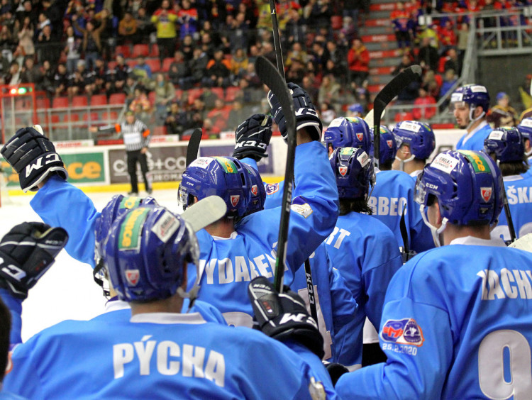 Vzpomínkový retro duel ovládli hokejisté Motoru